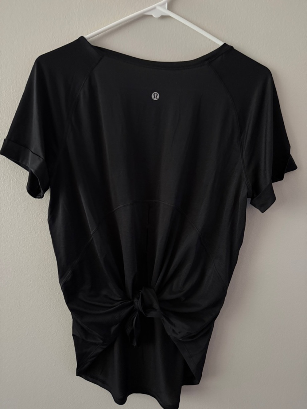 lululemon Black Short-Sleeve Crew Tee with tie back detail - size 8